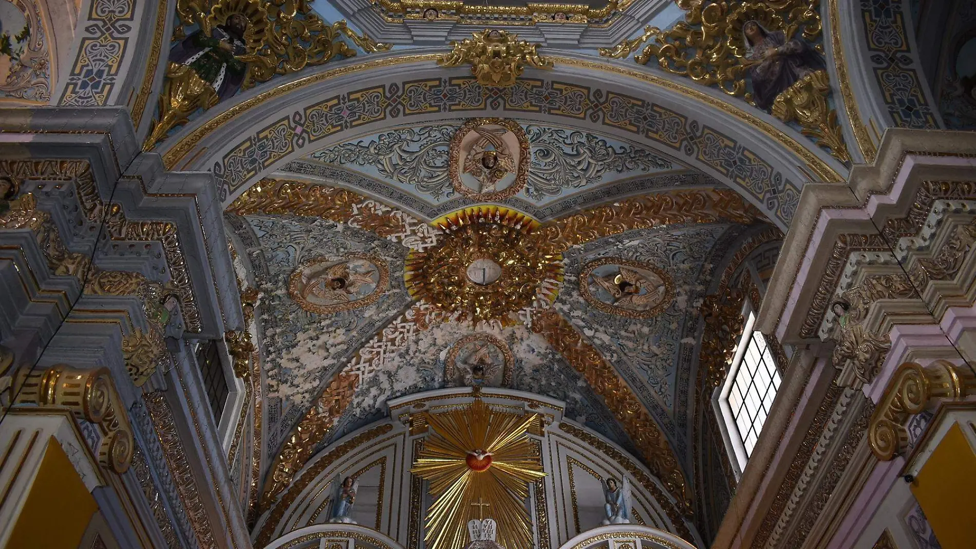 decoración interior de la parroquia de Chiautempan